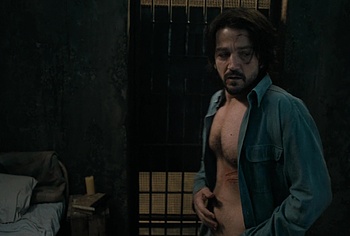 Diego Luna gay sex in Kiss Of The Spider Woman