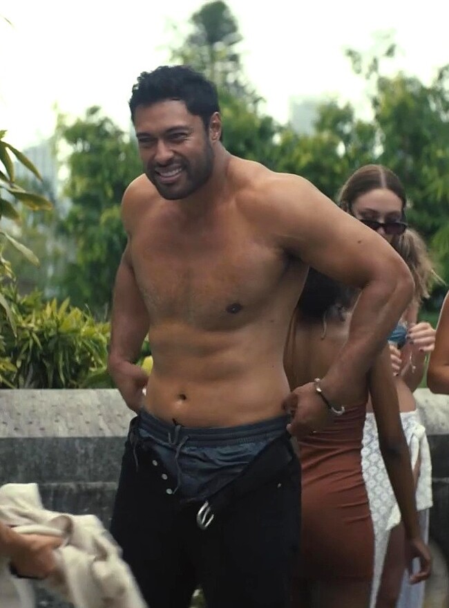 Uli Latukefu shirtless