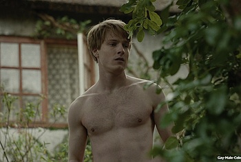 Louis Hofmann naked in Lilies Not for Me
