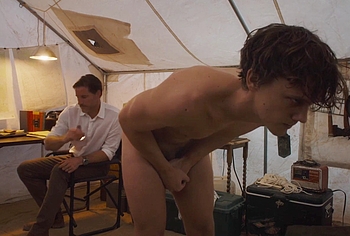 Hunter Doohan nude in The Wilderness