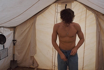 Hunter Doohan nude in The Wilderness
