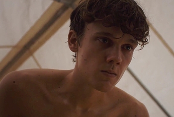 Hunter Doohan nude in The Wilderness