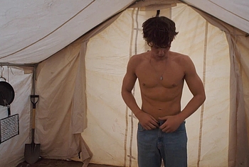 Hunter Doohan nude in The Wilderness