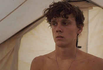 Hunter Doohan nude in The Wilderness
