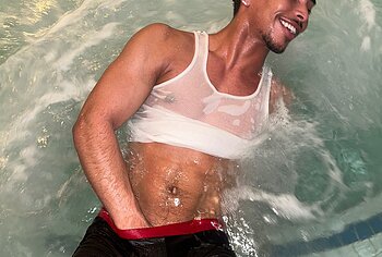 Quinton Coleman jerk off