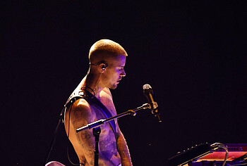 Justin Bieber Shirtless And Boxers During Grammy