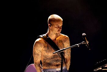 Justin Bieber Shirtless And Boxers During Grammy