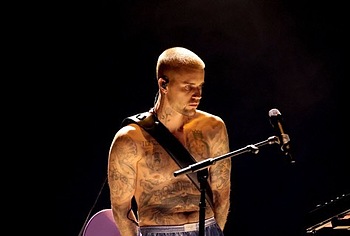 Justin Bieber Shirtless And Boxers During Grammy