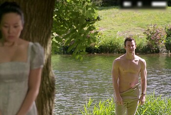 Luke Thompson Nude Scenes in Bridgerton