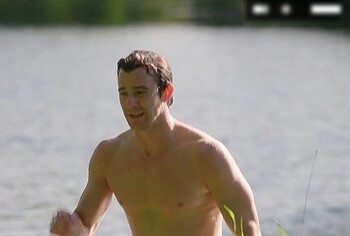 Luke Thompson Nude Scenes in Bridgerton