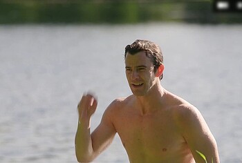 Luke Thompson Nude Scenes in Bridgerton