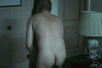 Desnudez de Ken Leung