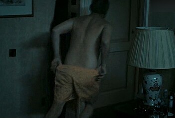 Ken Leung en ropa interior