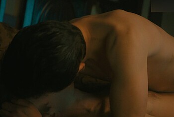 Freddie Dennis Sam Clemmett sexo gay desnudo en Queen Charlotte: Una historia Bridgerton