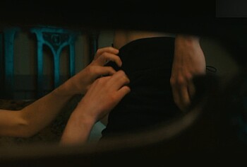 Freddie Dennis Sam Clemmett sexo gay desnudo en Queen Charlotte: Una historia Bridgerton