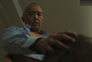 Ken Leung desnudo durante una mamada en Industry