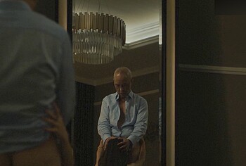 Ken Leung desnudo durante una mamada en Industry