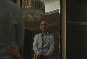 Ken Leung desnudo durante una mamada en Industry