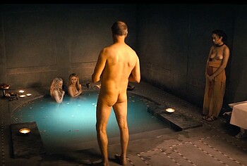 Desnudez de Adam Gardiner