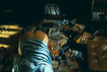 Escenas de Louis Garrel masturbándose y orinando sin censura en Ma Mère