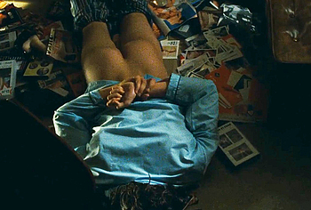 Escenas de Louis Garrel masturbándose y orinando sin censura en Ma Mère