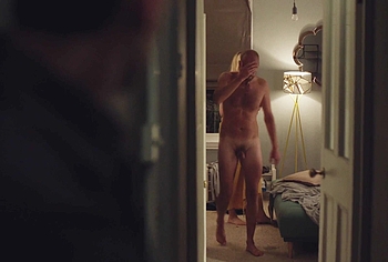 Ben Lambert Escenas de Desnudo y Pene Sin Censura en Betrayal