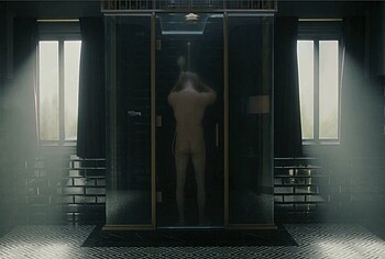 Ryan Eggold en cueros