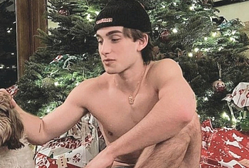 Fotos de Johnny Orlando Desnudo, Desliz de Pene y en Ropa Interior