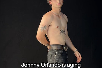 Fotos de Johnny Orlando Desnudo, Desliz de Pene y en Ropa Interior