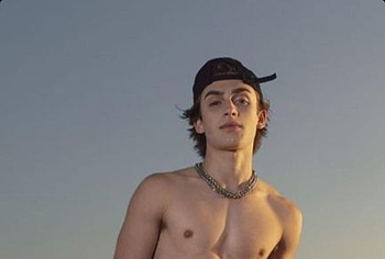 Fotos de Johnny Orlando Desnudo, Desliz de Pene y en Ropa Interior