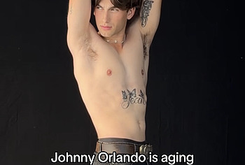 Fotos de Johnny Orlando Desnudo, Desliz de Pene y en Ropa Interior