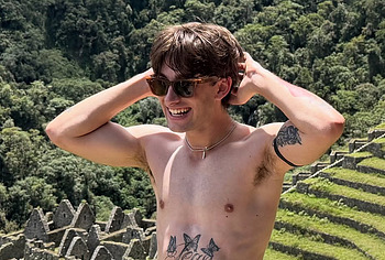 Fotos de Johnny Orlando Desnudo, Desliz de Pene y en Ropa Interior