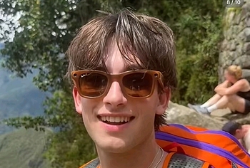 Fotos de Johnny Orlando Desnudo, Desliz de Pene y en Ropa Interior