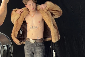 Fotos de Johnny Orlando Desnudo, Desliz de Pene y en Ropa Interior