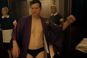 Ashton Kutcher bulto y sin camiseta en The Beauty