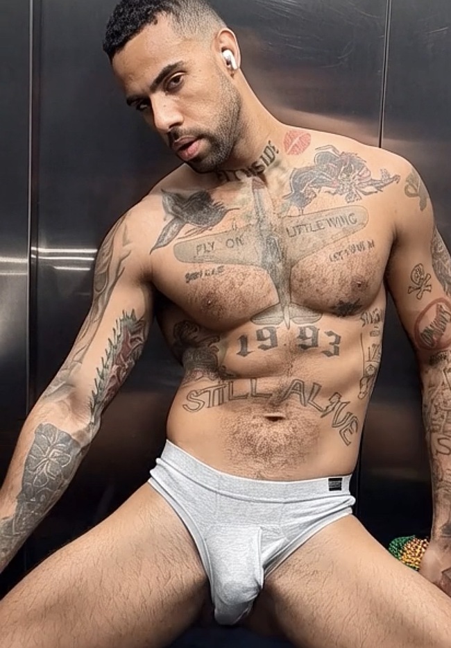 Vic Mensa cock bulge