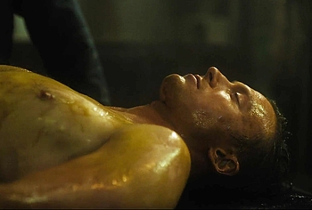 Jesse LaVercombe Desnudo Frontal en Honey Bunch