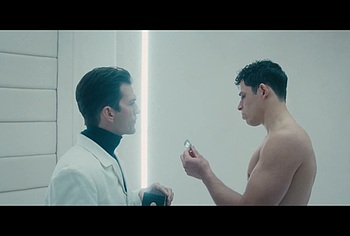 Anthony Ramos trasero desnudo en The Beauty
