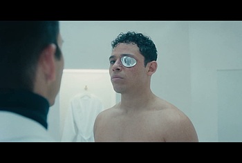 Anthony Ramos trasero desnudo en The Beauty