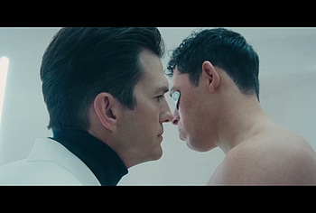 Anthony Ramos trasero desnudo en The Beauty