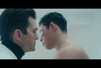 Anthony Ramos trasero desnudo en The Beauty