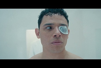 Anthony Ramos trasero desnudo en The Beauty