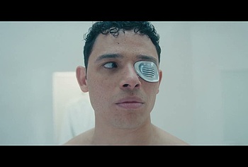 Anthony Ramos trasero desnudo en The Beauty