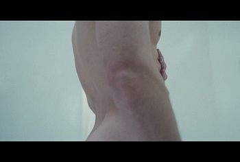 Anthony Ramos trasero desnudo en The Beauty