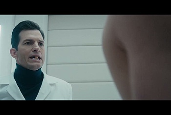 Anthony Ramos trasero desnudo en The Beauty