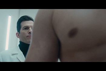 Anthony Ramos trasero desnudo en The Beauty