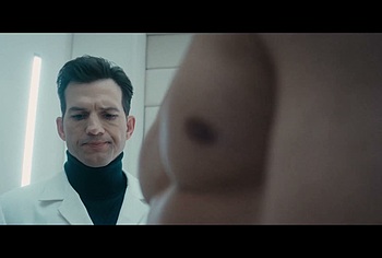 Anthony Ramos trasero desnudo en The Beauty