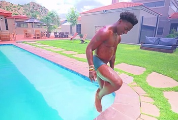 IShowSpeed Desnudo Pene a Través de Pantalones Mojados