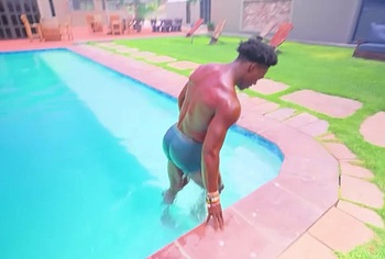 IShowSpeed Desnudo Pene a Través de Pantalones Mojados