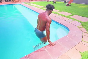 IShowSpeed Desnudo Pene a Través de Pantalones Mojados